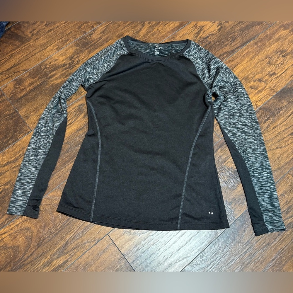 Layer 8 Black and Gray Qwick Dry Longsleeve Top Size Medium